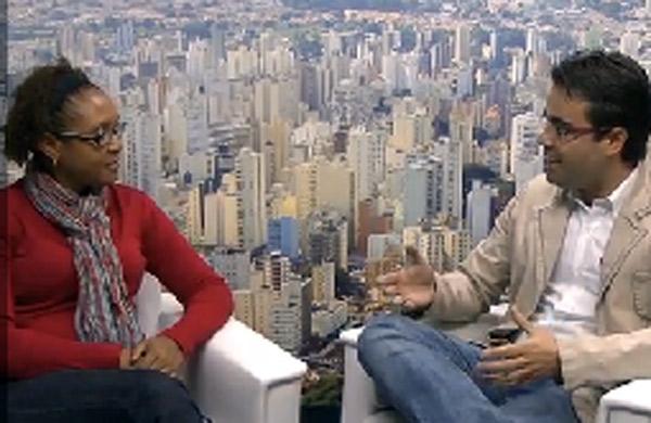 Fabiano Ormaneze (dir.) entrevista Luzia Bueno, da Universidade São Francisco (Reprodução)