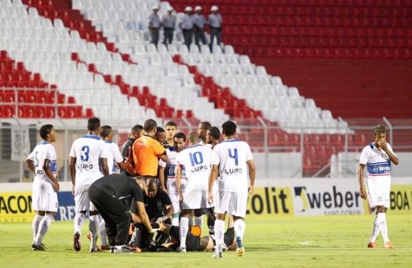 Ferrugem teve a perna quebrada durante jogo (Cedoc)