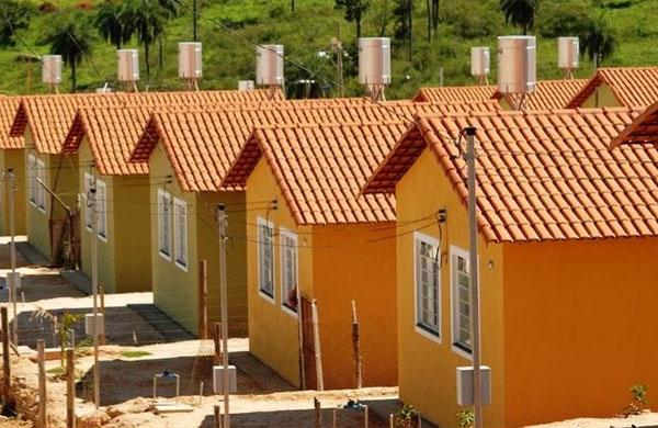 Cerca de cem famílias invadem casas da Cohab (AAN)