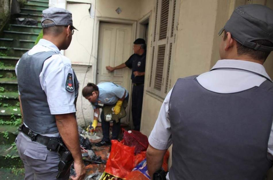 Polícia Militar dá suporte para o trabalho de combate à dengue em Santos (Francisco Arrais/Divulgação)