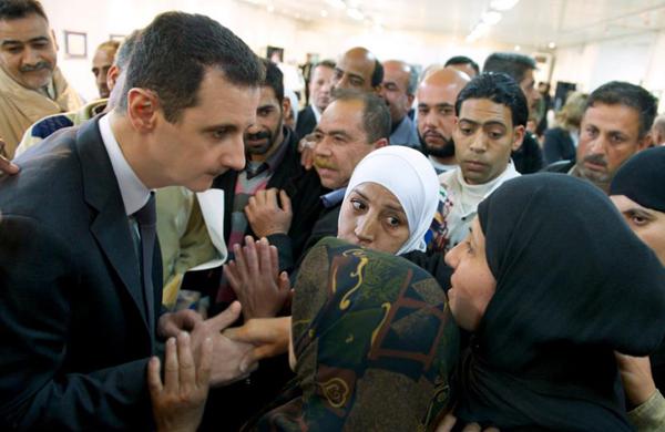 "Juro ao povo sírio que teu sangue, o de teu neto e de todos os mártires da pátria não foram derramados em vão", disse Assad (France Press)