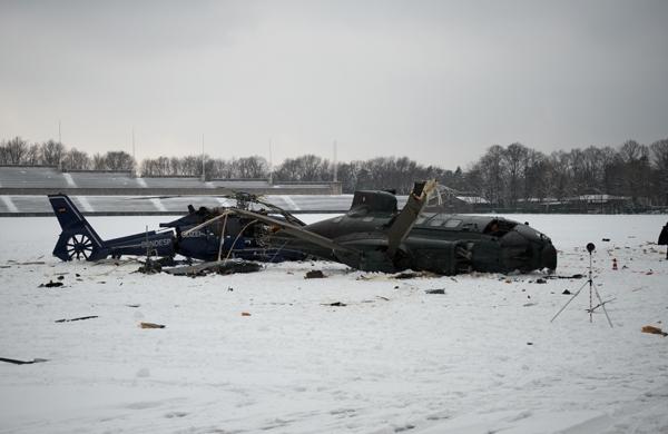 Aeronaves ficaram destruídas após queda durante exercício de controle de distúrbios na Alemanha (France Press)