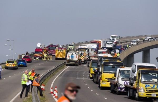 Imagens do acidente mostravam uma longa fila de carros e caminhões engavetados (France Press)