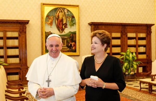Papa Francisco e Dilma Roussef durante encontro no Vaticano (Agência Brasil)