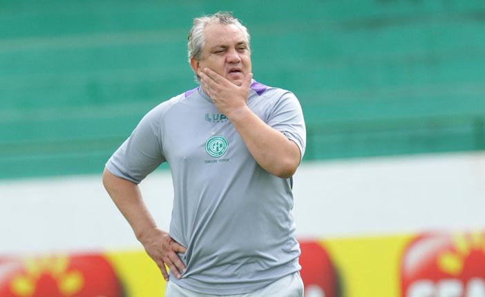 O técnico Branco vai colocar o Guarani no ataque na partida diante do Paulista no Brinco (Dominique Torquato/AAN)