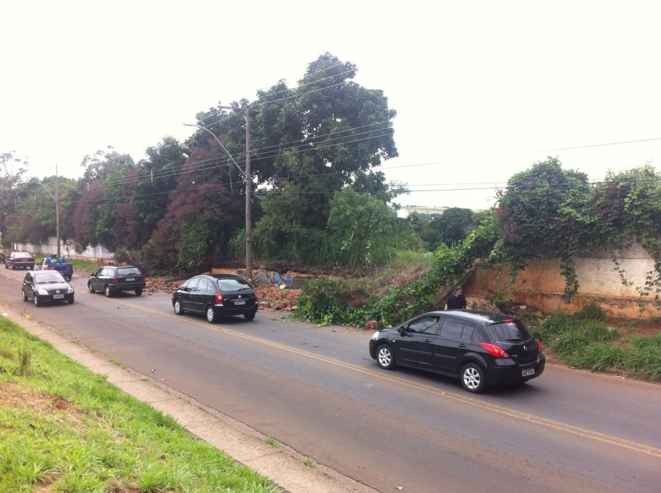 Avenida Eduardo Pereira Almeida, no trecho entre a rodovia Zeferino Vaz e o Jardim Indepência (Johnny Inselsperger/AAN)