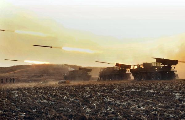 Exército norte-coreano realiza treinamento militar próximo à fronteira com a Coreia do Sul (France Press)