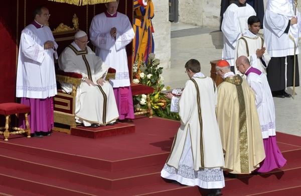 Papa Francisco durante a missa de entronização realizada no Vaticano (France Press)