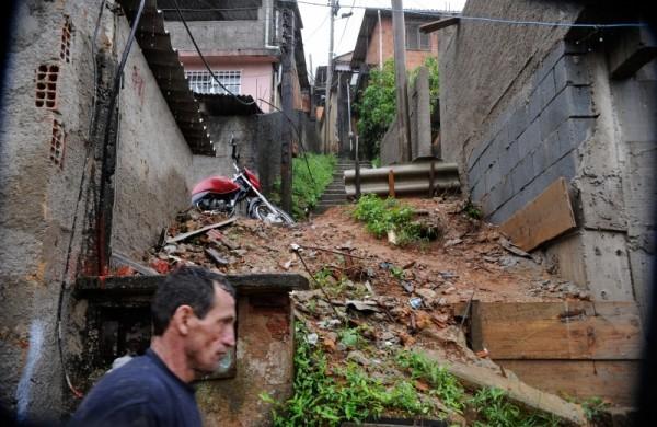 As fortes chuvas que atingiram a cidade, na região serrana, provocaram inundações e deslizamento de terra (Agência Brasil )