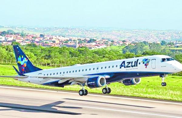 Avião da companhia decola na pista do aeroporto campineiro  (Cedoc/ RAC)