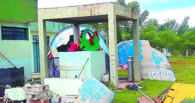 Caixa d'água nos fundos da creche ficou completamente destruída (Divulgação)