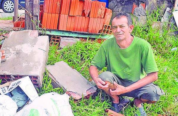 O comerciante Tarcísio da Cruz, 58 anos, que tem moradia e comércio no bairro (César Rodrigues/ AAN )