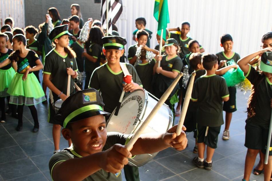 Crianças que estudam no Instituto Paulo Freire, da região do Oziel, treinam para apresentação que farão hoje: sem participação na Glicério ( Janaína Maciel/Especial a AAN )