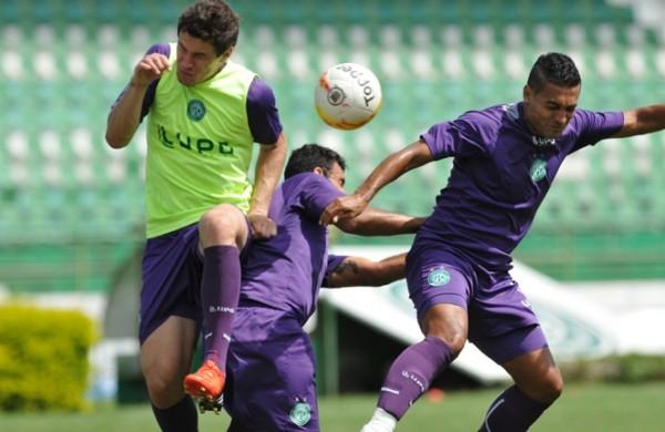 Atletas do Bugre durante treinamento no Estádio Brinco de Ouro, em Campinas (Dominique Torquato/AAN)