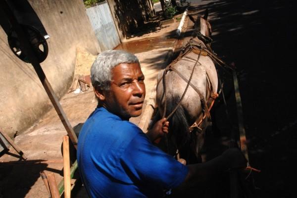 Gerson Pereira diz que economia compensa: 'Não tem álcool nem gasolina' ( Sérgio Masson/Gazeta de Ribeirão )