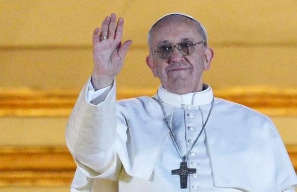 Vaticano rejeitou com firmeza as acusações de conivência com a junta militar argentina feitas contra o papa Francisco, considerando-as "caluniosas e difamatórias" (France Press)