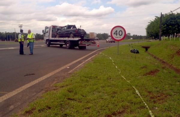 Ciclista morreu na hora e veículo que o atropelou ficou danificado (Carolina Bataier)