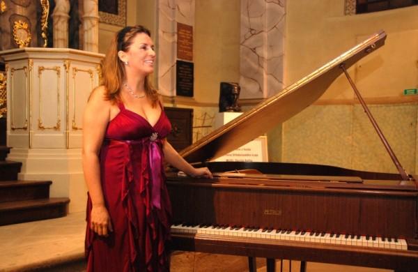 Patrícia Bretas, pianista carioca que divide o tempo entre o Brasil e a Europa (Divulgação)