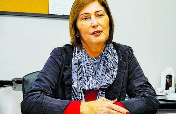 Graduada em letras, especialista em língua e literatura inglesa e mestre em psicologia escolar pela PUC-Campinas. Coordenadora, desde 1992, do Departamento de Educação do Grupo RAC, onde idealizou o projeto Correio Escola Multimídia, pioneiro no Estado de São Paulo. Autora e organizadora de vários livros sobre a utilização da mídia na sala de aula. Foi professora de diversos colégios particulares de Campinas. Coidealizadora do prêmio Experiência 10.r
 ( Cedoc/RAC)