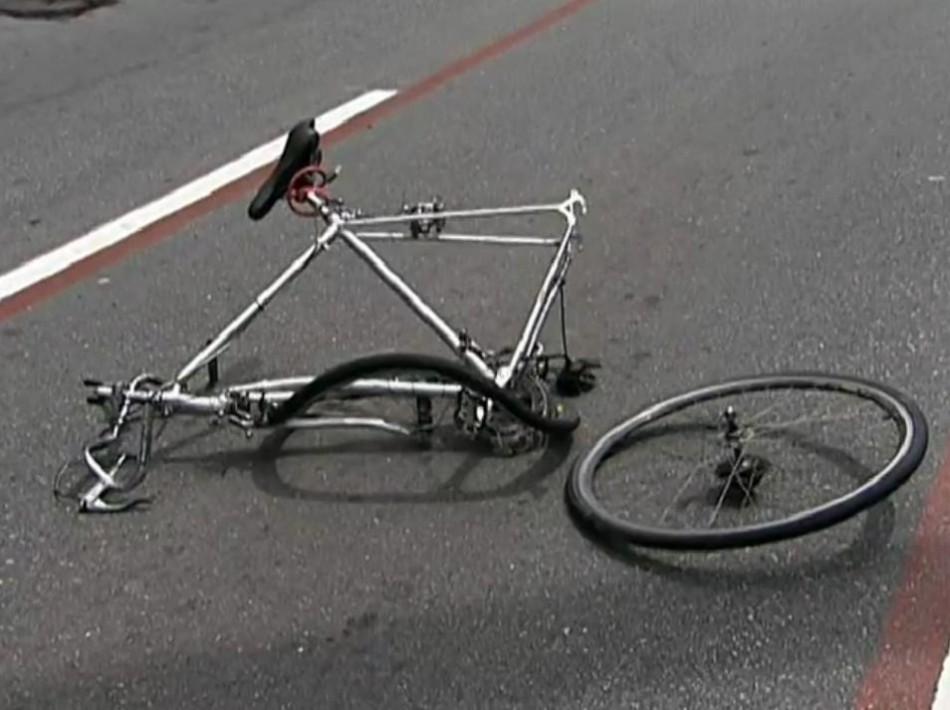 Bicicleta de vítima ficou destruída após atropelamento na Av. Paulista, em São Paulo (Reprodução)