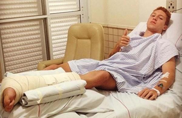 O pontepretano Ferrugem passou, nesta segunda-feira (11/03), por cirurgia e teve apoio do santista Neymar pelas redes sociais (Reprodução )
