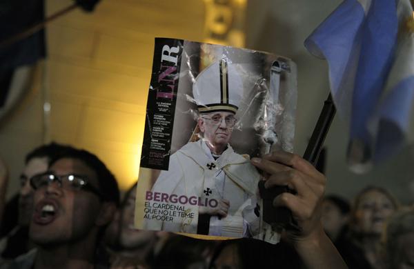 Na época, seu próprio histórico como líder da Companhia de Jesus na Argentina também foi manchado (France Press)