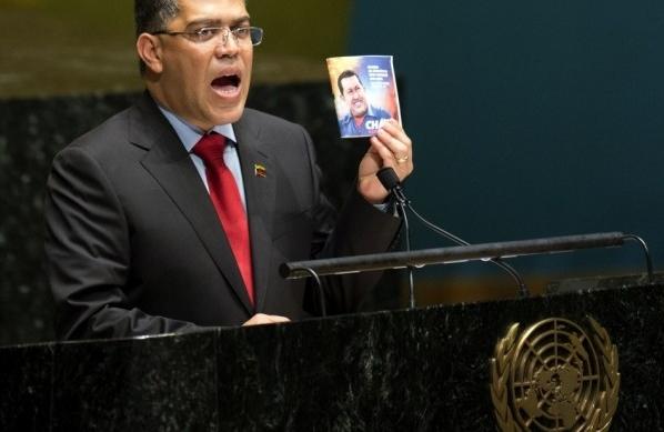 Chanceler da Venezuela, Elias Jaua, homenageia Hugo Chávez em assembleia da ONU (France Press)