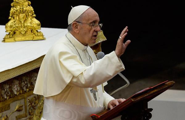 Apelo foi feito neste domingo pelo papa na Cidade do Vaticano (AFP)
