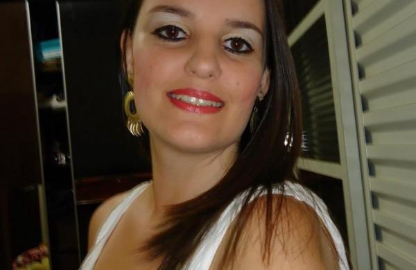 Simone de Lima, 27 anos, foi assassinada por um aluno (Facebook )