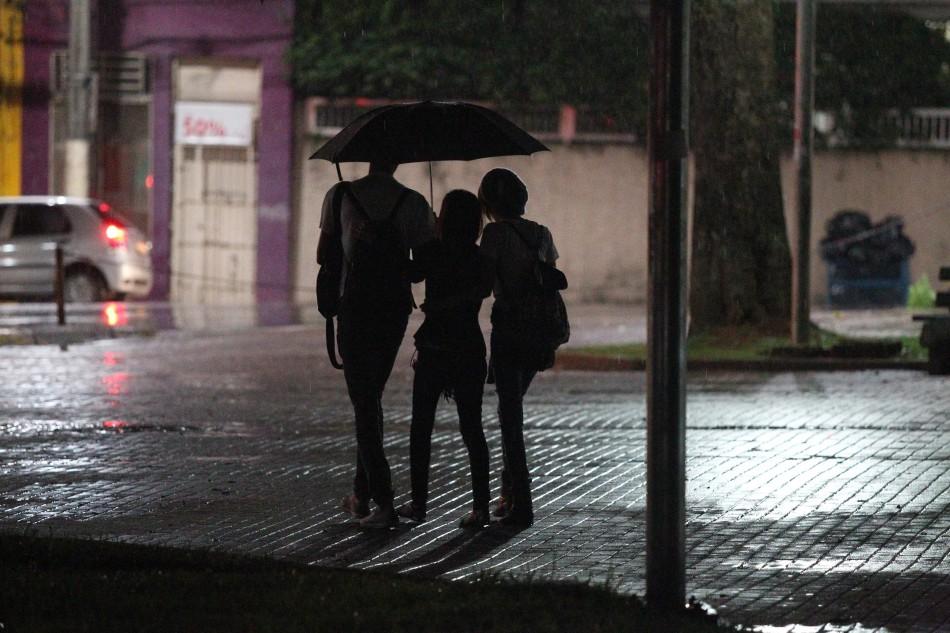 Praça que abriga o teatro do Centro de Convivência Cultural: apagões são frequentes no local (Leandro Ferreira/AAN)