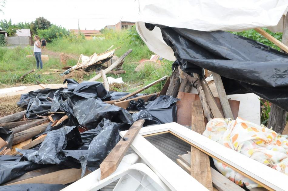 Prefeitura de Campinas destruiu 32 barracos na manhã desta segunda-feira (Edu Fortes/AAN)