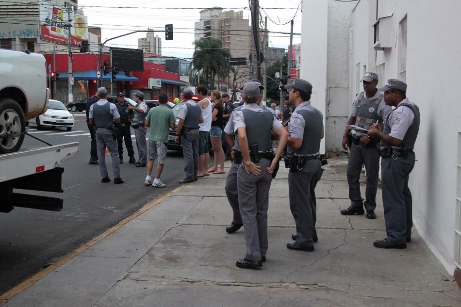 Concentração de policiais militares e guardas no atendimento à ocorrência no Centro de Campinas (Leandro Ferreira/AAN)