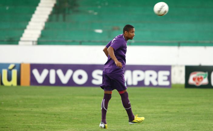 Cadu entra no ataque no lugar do lesionado Siloé (Rodrigo Zanotto/Especial para AAN)