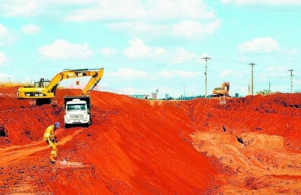 Alça de acesso ao distrito para quem vem pela D. Pedro I está sendo construída: área de fazenda foi desapropriada (Érica Dezonne/AAN)