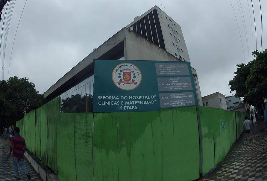 Hospital dos Estivadores está em reforma desde setembro de 2012 (Nara Assunção)