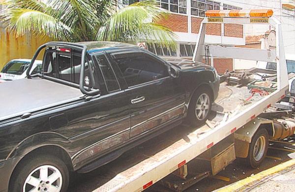 Entre os veículos apreendidos pelo MP estava um VW Saveiro preto (Ana Cristina Andrade)