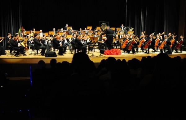 Orquestra Sinfônica Municipal de Campinas, em concerto no Teatro Castro Mendes (Elcio Alves/AAN)
