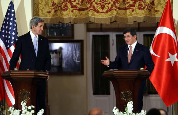 John Kerry chegou a Turquia para tratar inicialmente do conflito na vizinha Síria (France Press)