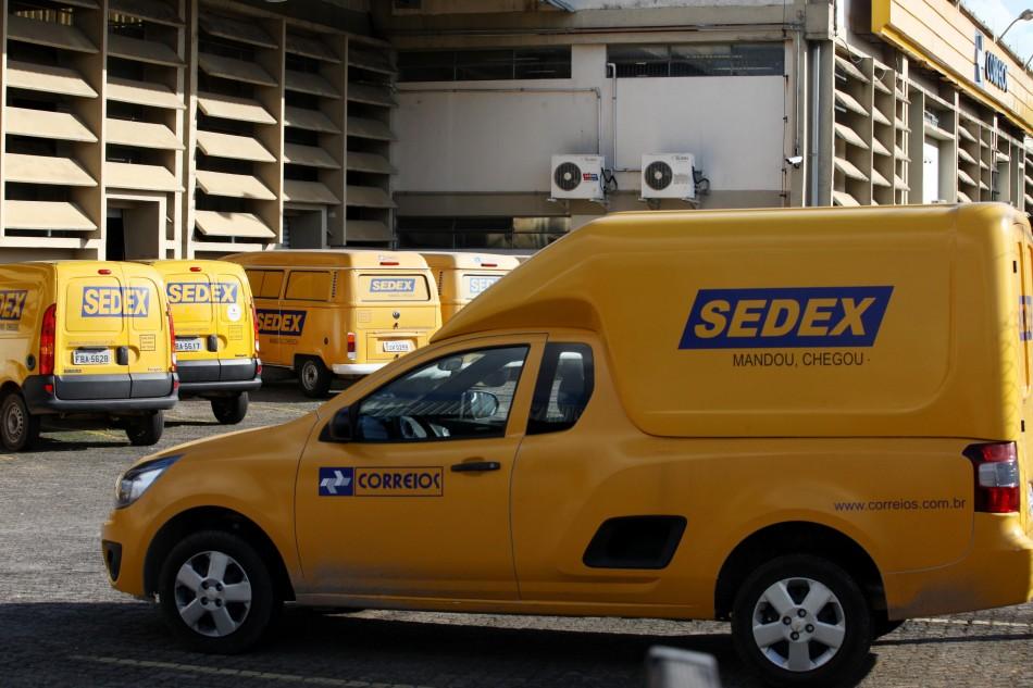 Carros de entrega estão parados na sede do Correios em Campinas (Rodrigo Zanotto/AAN)