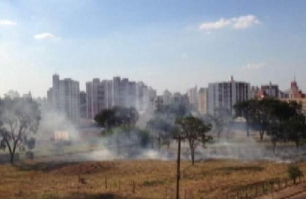 Queimadas durante clima seco agravam ainda mais os problemas respiratórios (Divulgação)