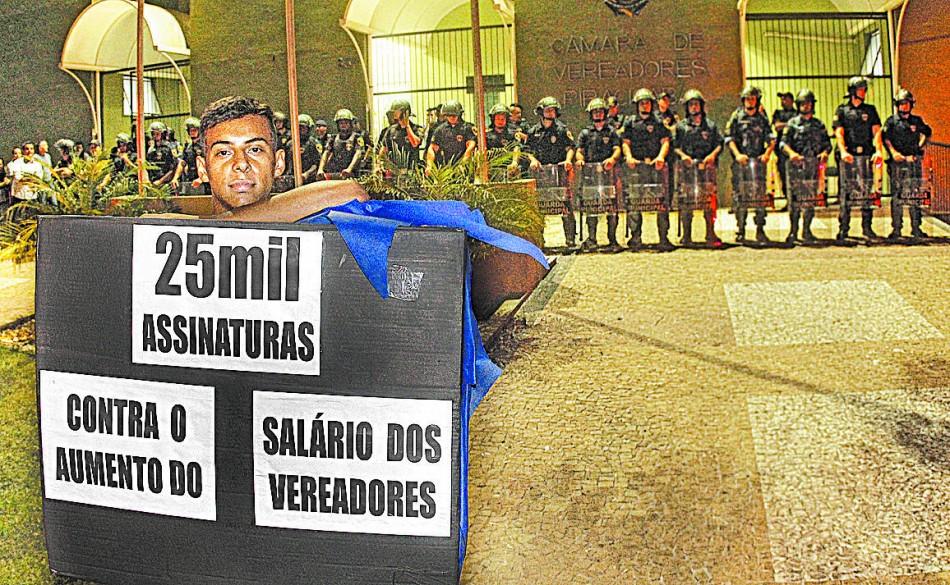 A Câmara requisitou um forte esquema de segurança, mas não foi necessária a intervenção nem da Polícia Militar nem da Guarda Civil  (Del Rodrigues)