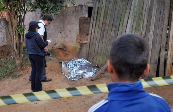 Mulher é morta a pedradas no Jardim Campo Belo (César Rodrigues/AAN)