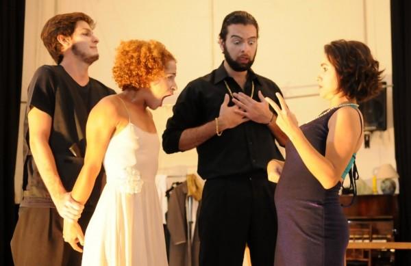 Ensaio da peça "Uma Opereta Barata" (Edu Fortes/AAN)
