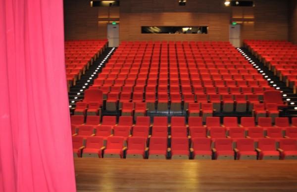 Espaço tem capacidade para mais de 500 pessoas; lugar para deficientes e cadeiras para obesos (Dominique Torquato)