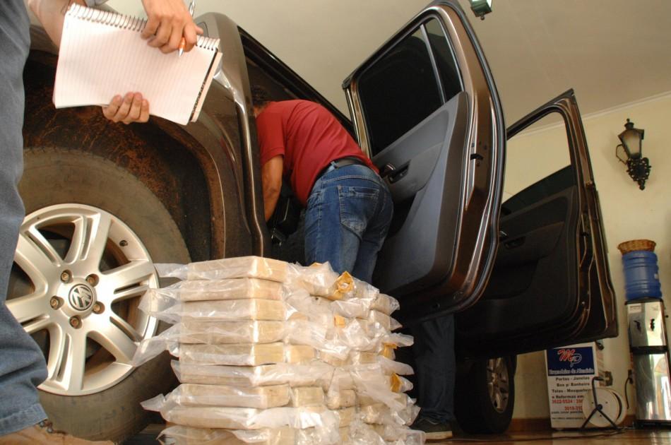 Crack era transportado em fundo falso de caminhonete (Fabio Melo/AAN)