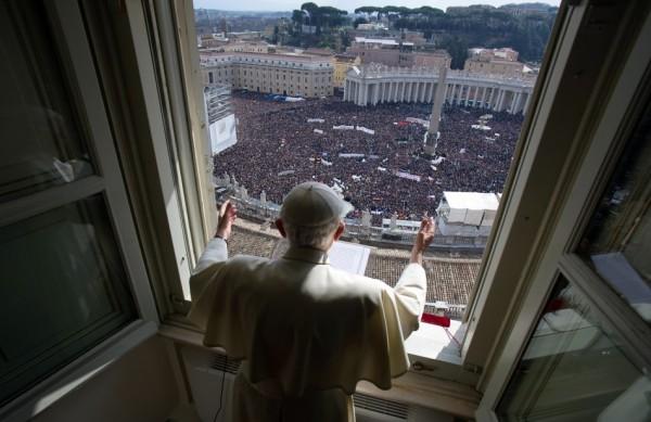 Papa Bento XVI em janela do Vaticano, na Itália (France Presse)