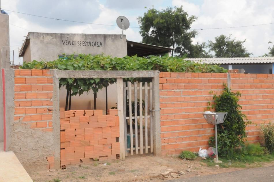 Casa para ser vendida no bairro Cidade Singer: alvo de investigação (Edu Fortes/AAN)