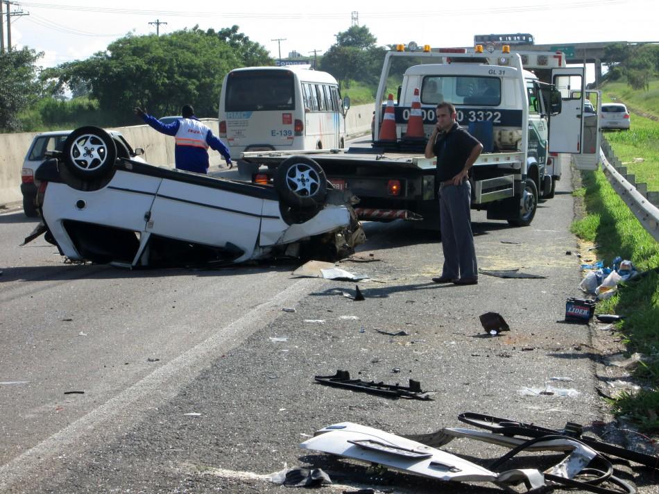 Uno de frentista ficou completamente destruído após capotamento (Yasmine Souza/AAN)