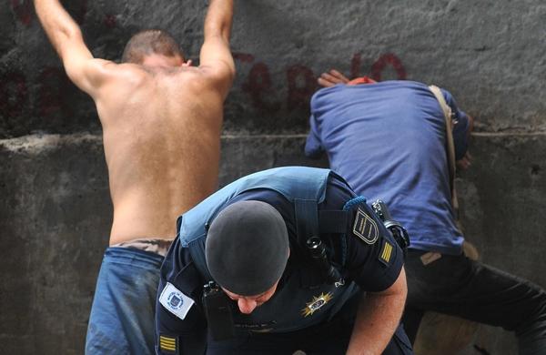 Agente da Guarda Municipal em operação na linha férrea  (Cedoc/ RAC)