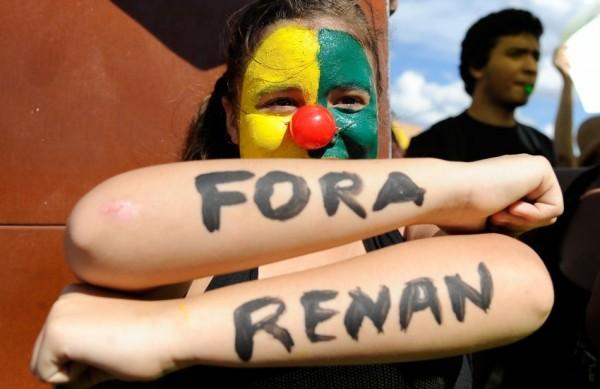 Manifestantes pedem à renúncia de Renan (Divulgação)
